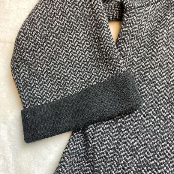 Benedetto B Black and Gray Herringbone Merino wool Blend Cardigan - Picture 7 of 11